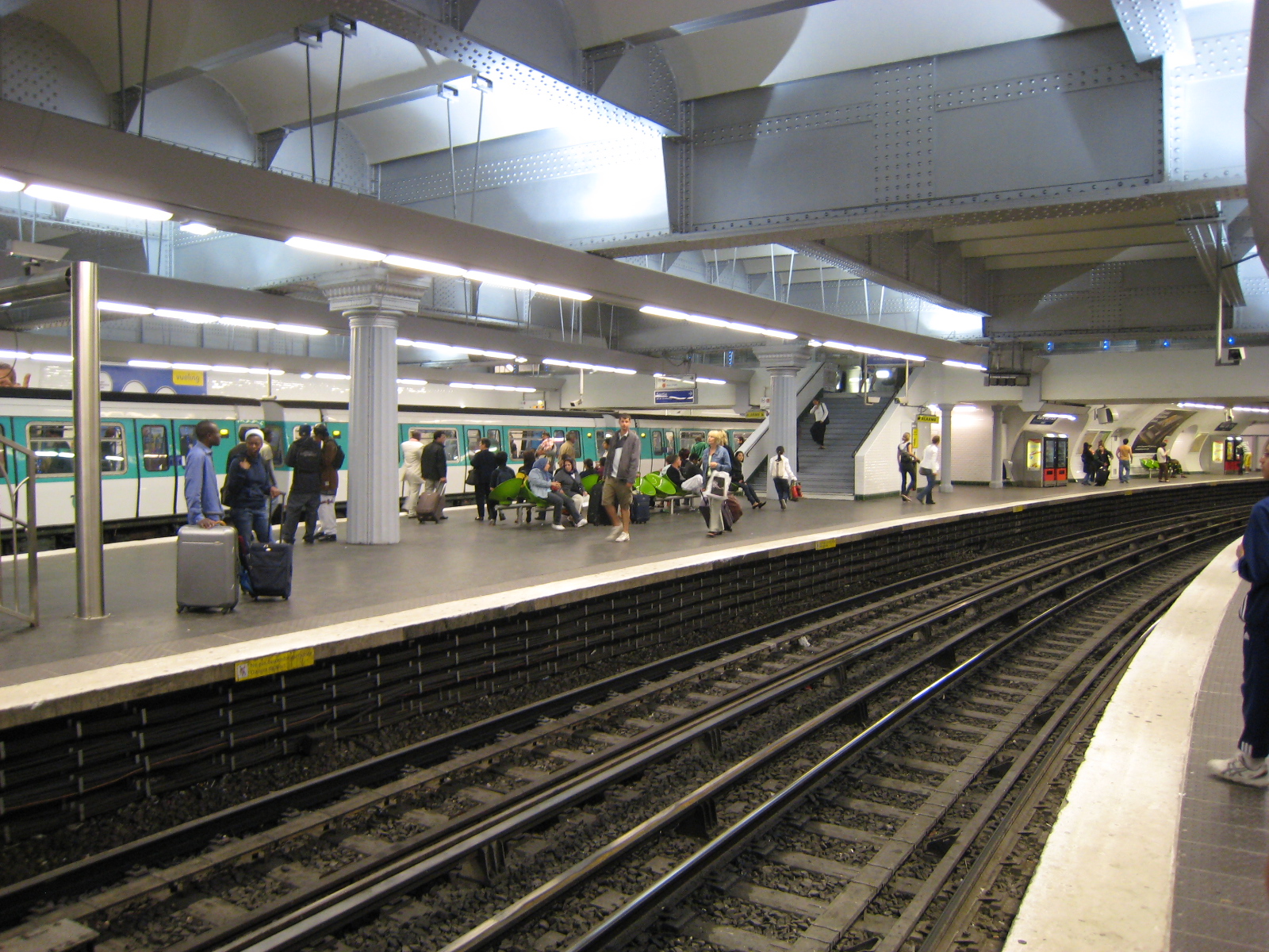 metro tour eiffel gare de l'est