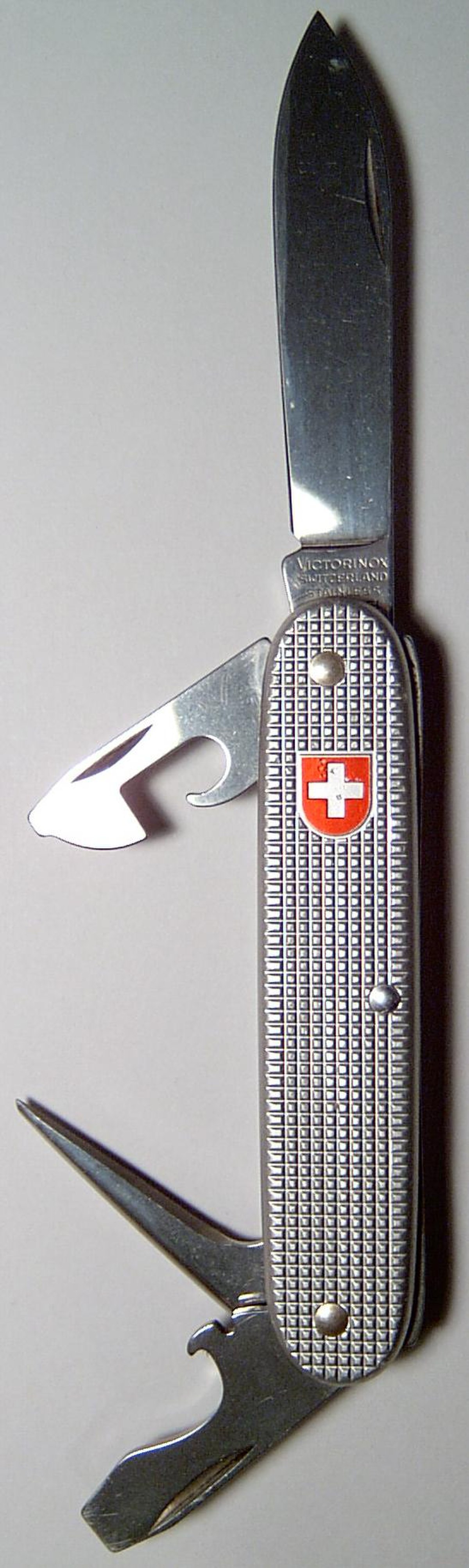 Couteau de l'armée suisse de marque Victorinox.