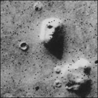 La NASA capture un ours sur Mars - l'explication de la paréidolie Face-on-mars_c2be2cbce64cc141354a987c4d7b0dbd
